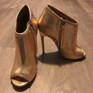 Like new Betsey Johnson Marah Bootie